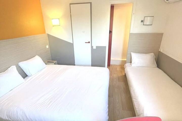 Room 4 of 30