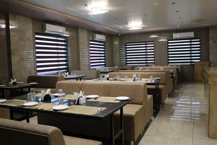 Dining 43 of 65