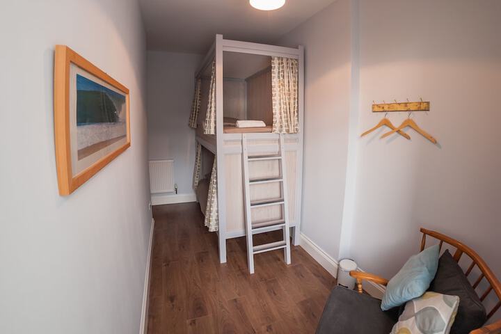Room 4 of 22