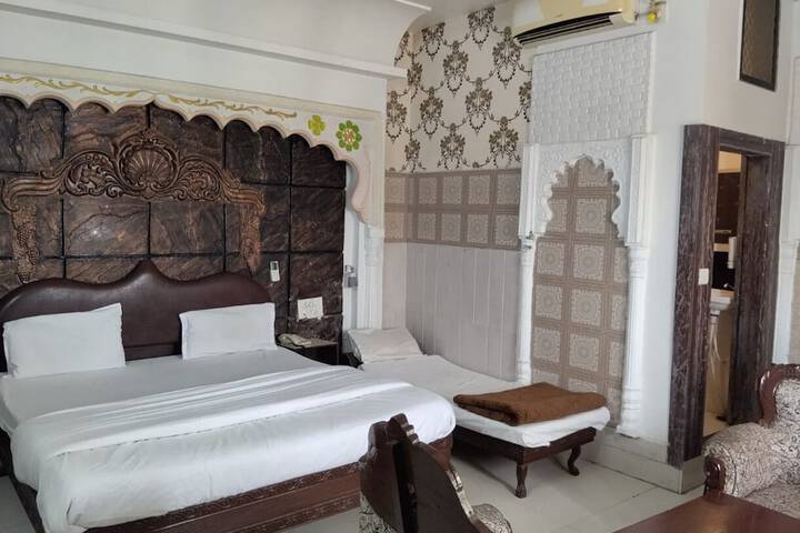 Room 8 of 20
