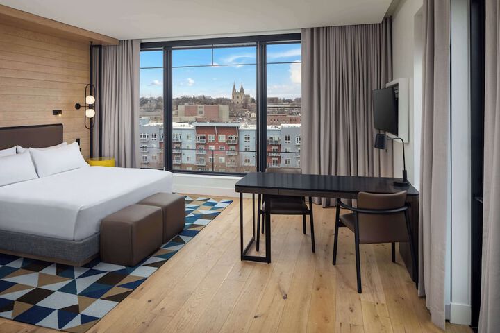 Room 10 of 62