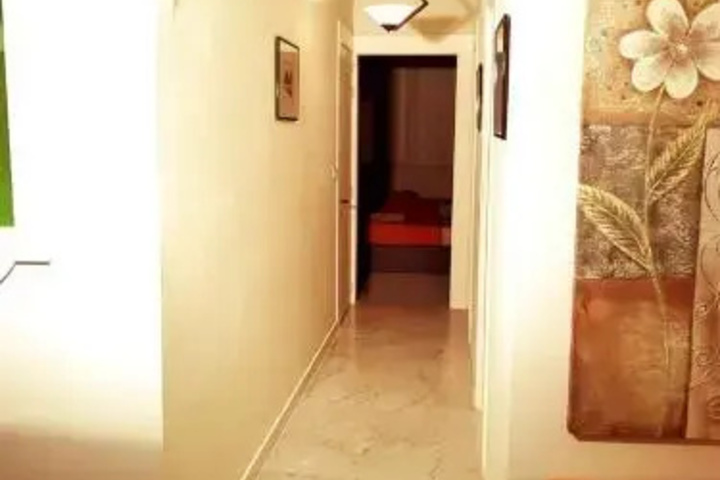 Room 6 of 10
