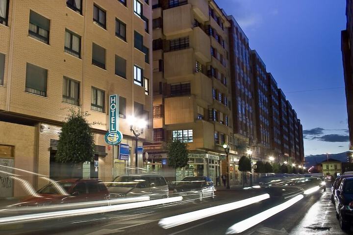 Hotel Playa Poniente in Gijon
