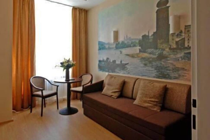 Room 15 of 38