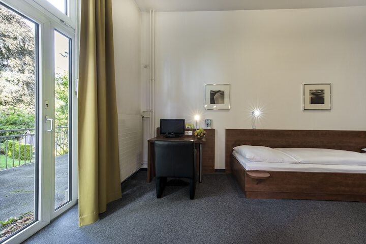 Room 9 of 19