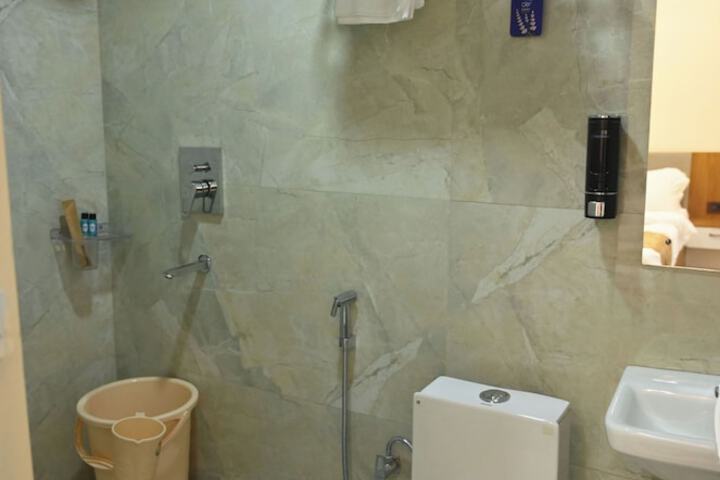 Room 32 of 46