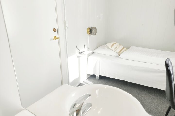 Room 4 of 26