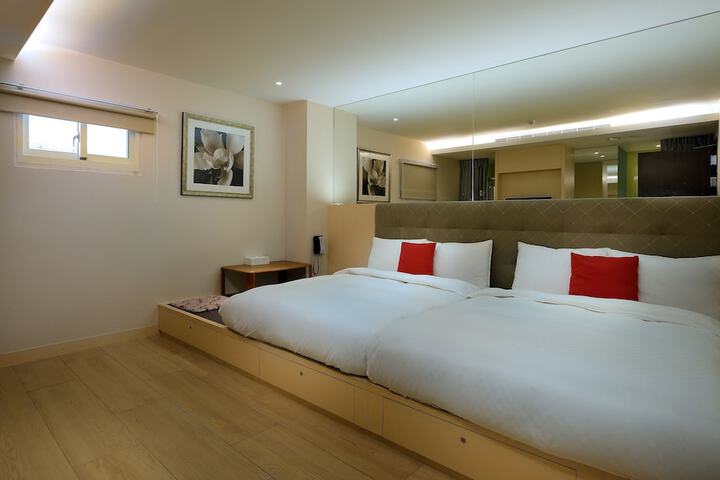 Room 10 of 34
