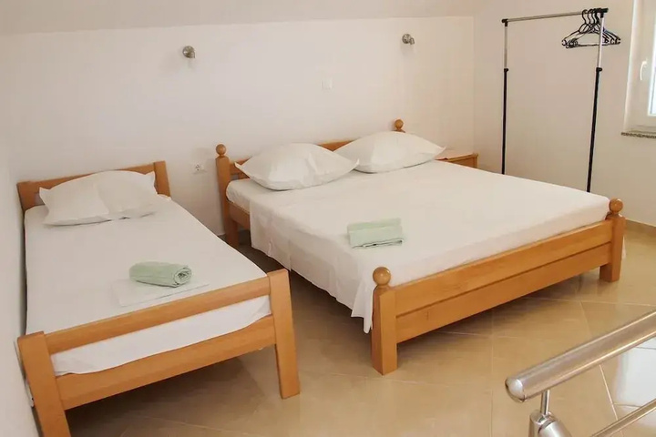Room 3 of 11