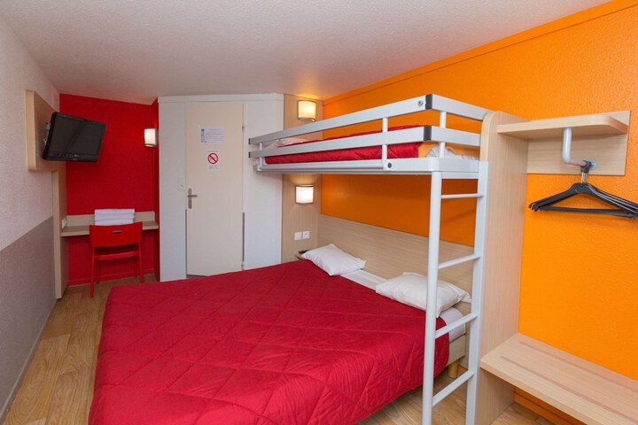 Room 5 of 33