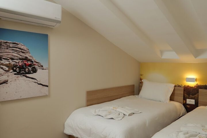 Room 2 of 40