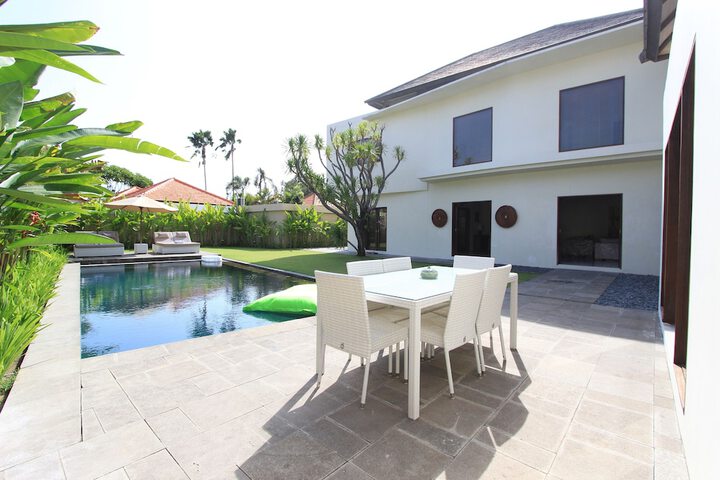 Pool Hotel