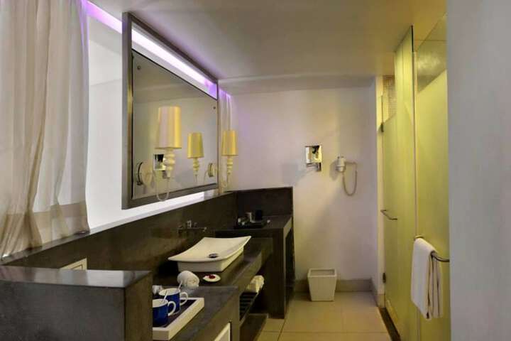 Room 14 of 50