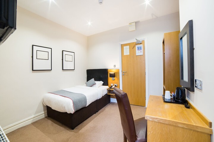 Room 21 of 48