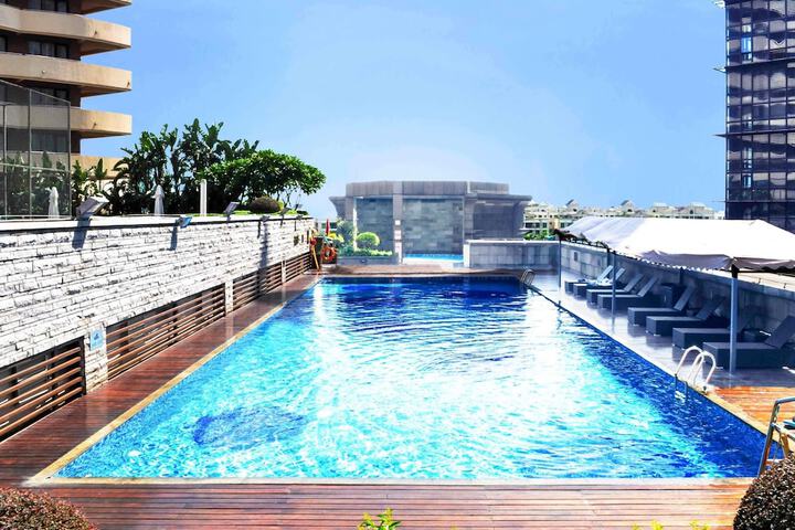 Pool 49 of 105
