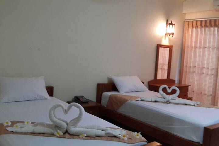 Room 4 of 18