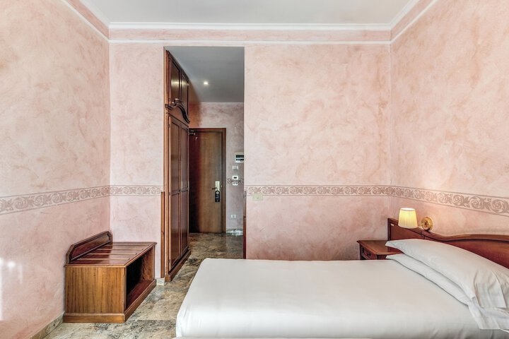 Room 44 of 76
