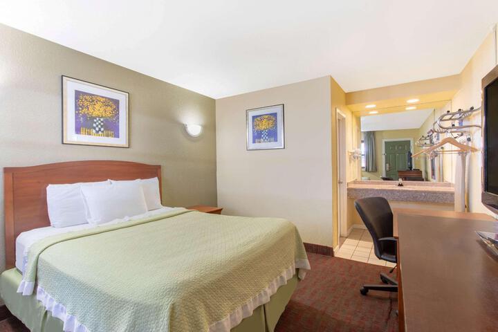 1 King Bed (1 of 8)