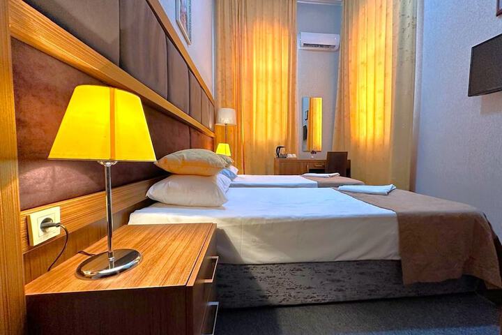 Room 8 of 47