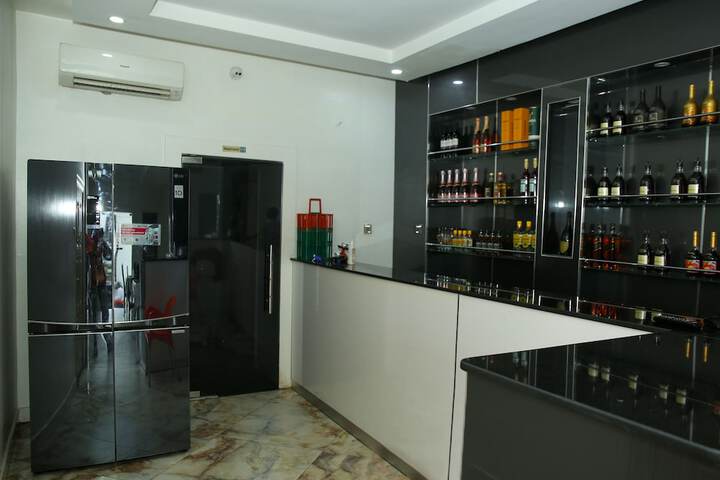 Lounge 18 of 29