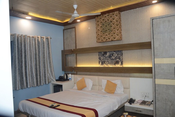 Room 2 of 12
