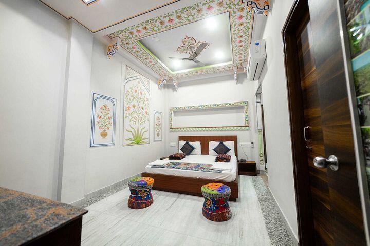 Room 11 of 26