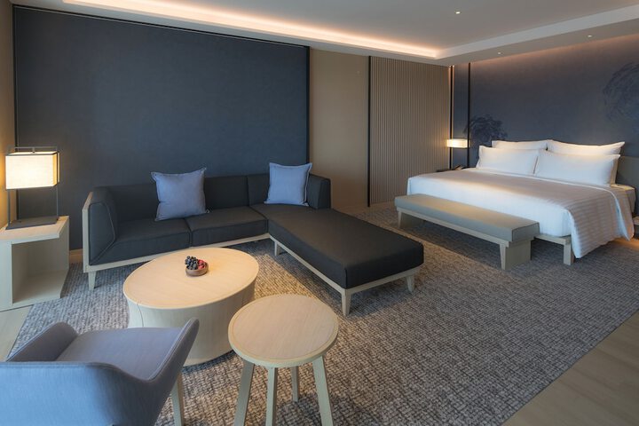 Room 12 of 82