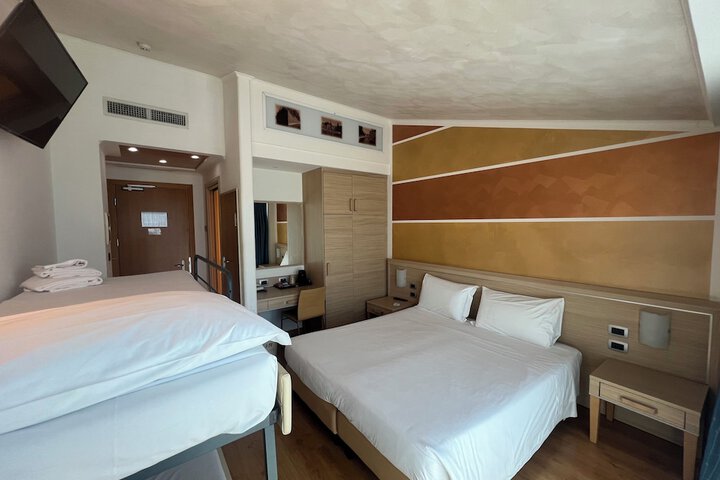 Room 34 of 101