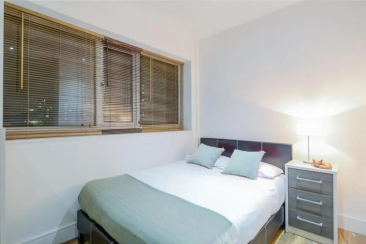 Room 5 of 11