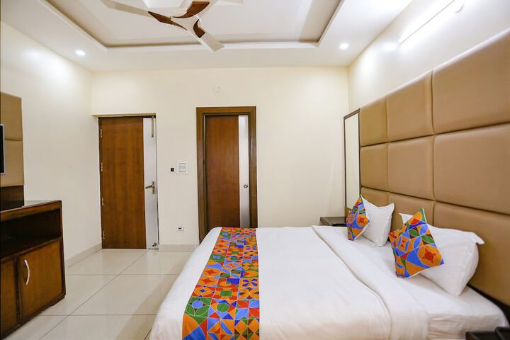 Room 9 of 36