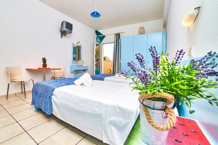 Room 4 of 27
