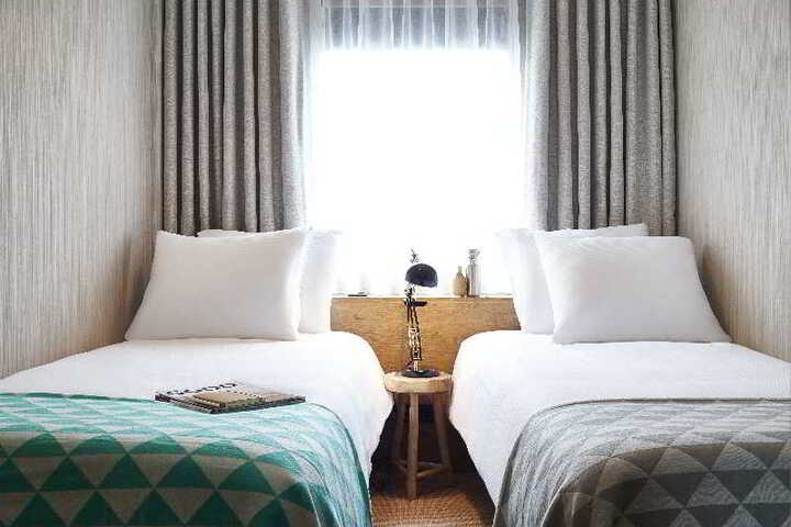 Room 5 of 10