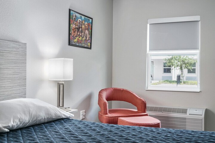 2 Queen Beds Mobility Accessible Suite Roll in Shower (1 of 10)