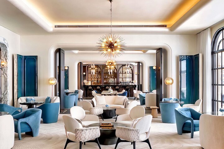 Lounge 41 of 61