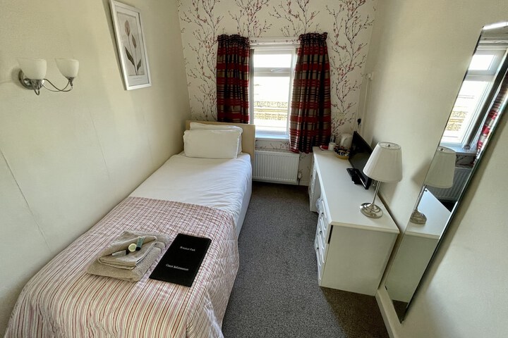 Room 26 of 141