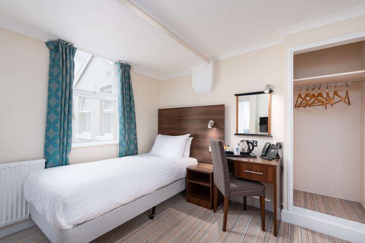 Room 38 of 118