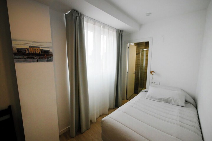 Room 6 of 13