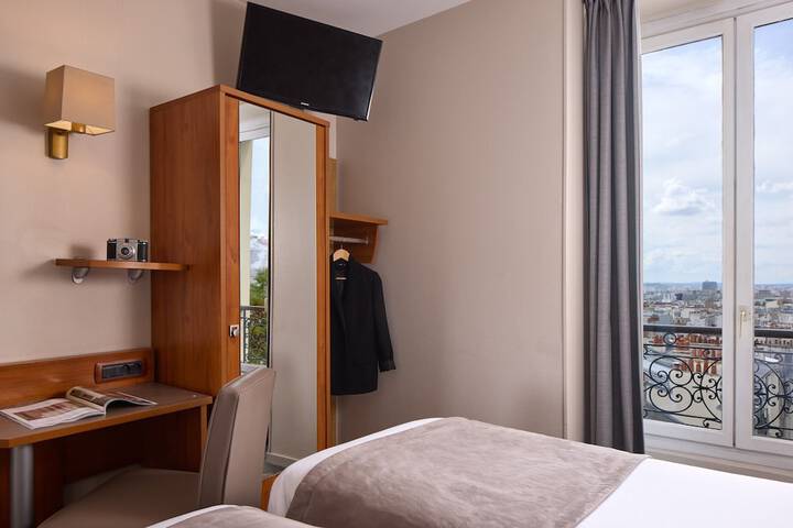 Room 34 of 74