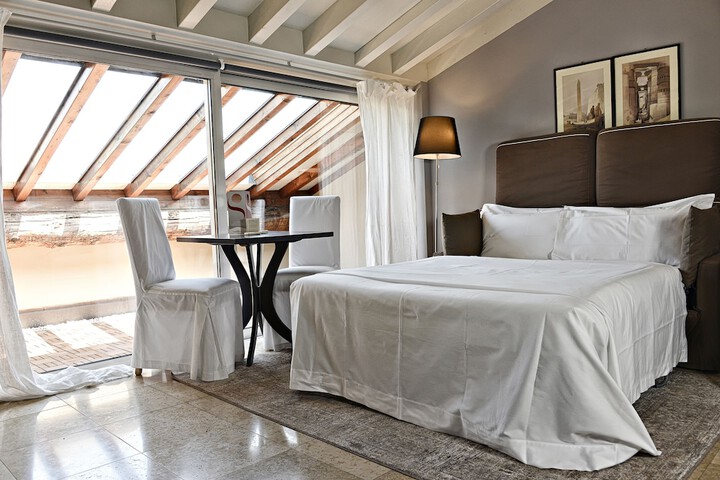 Room 4 of 67
