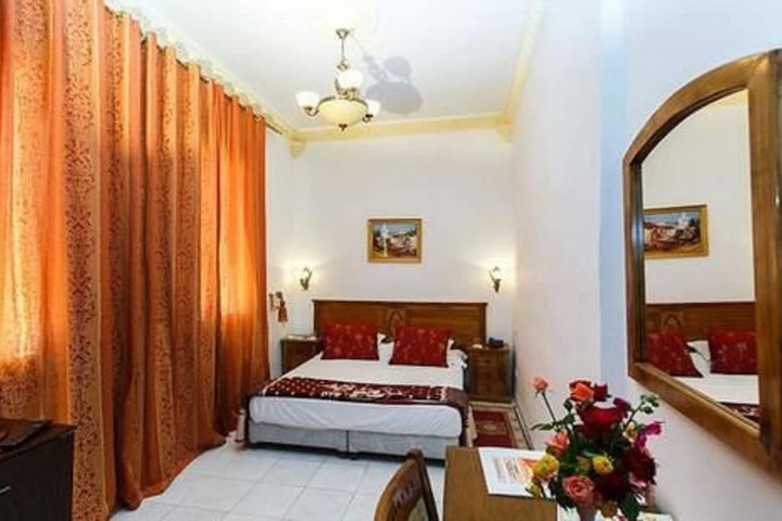 Room 12 of 46