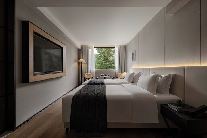 Room 17 of 24