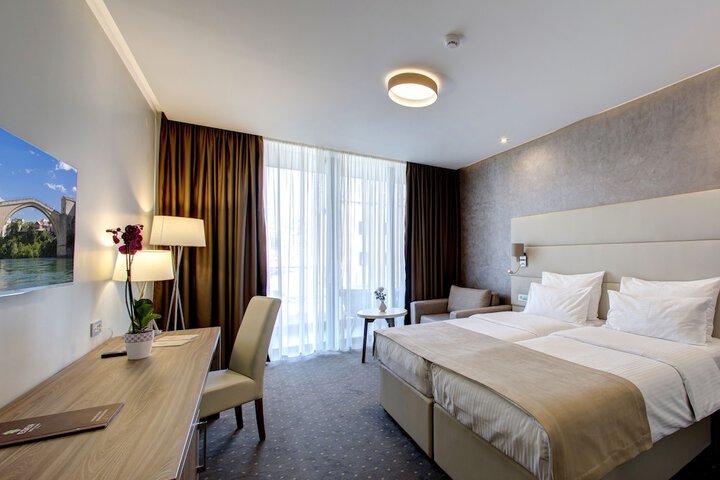 Room 27 of 136