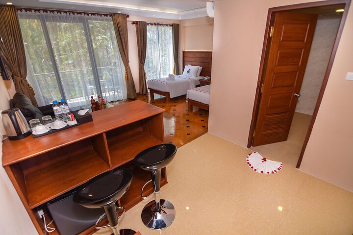 Room 9 of 30