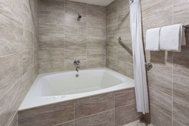 Jetted tub