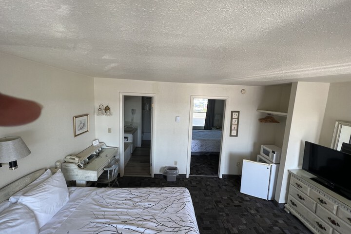 Room 8 of 22