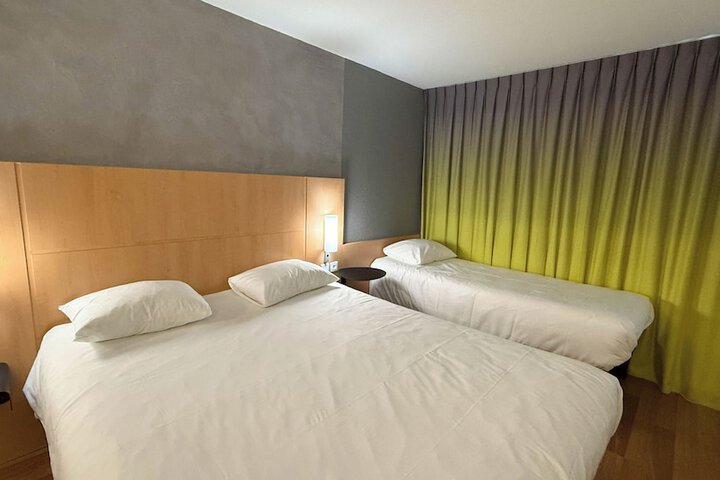 Room 12 of 132