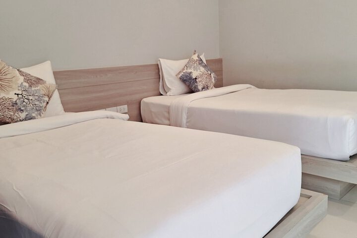 Room 8 of 175