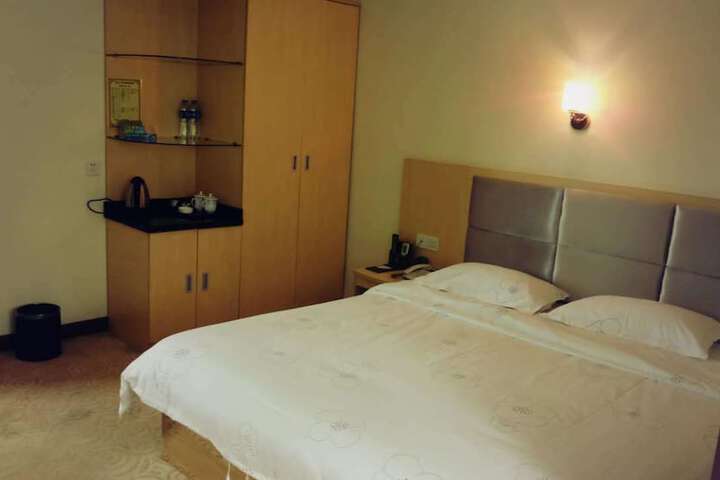 Room 9 of 26