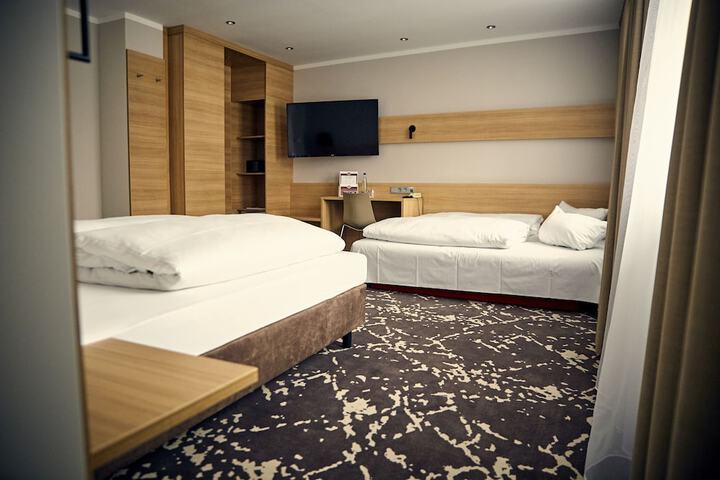 Room 12 of 38