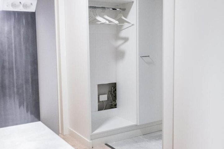 Room 8 of 33